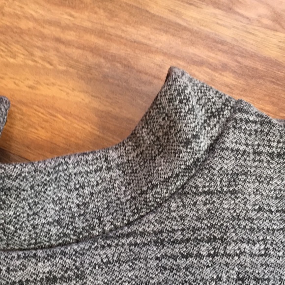 EUC Banana republic sleeveless shirt - Picture 3 of 14